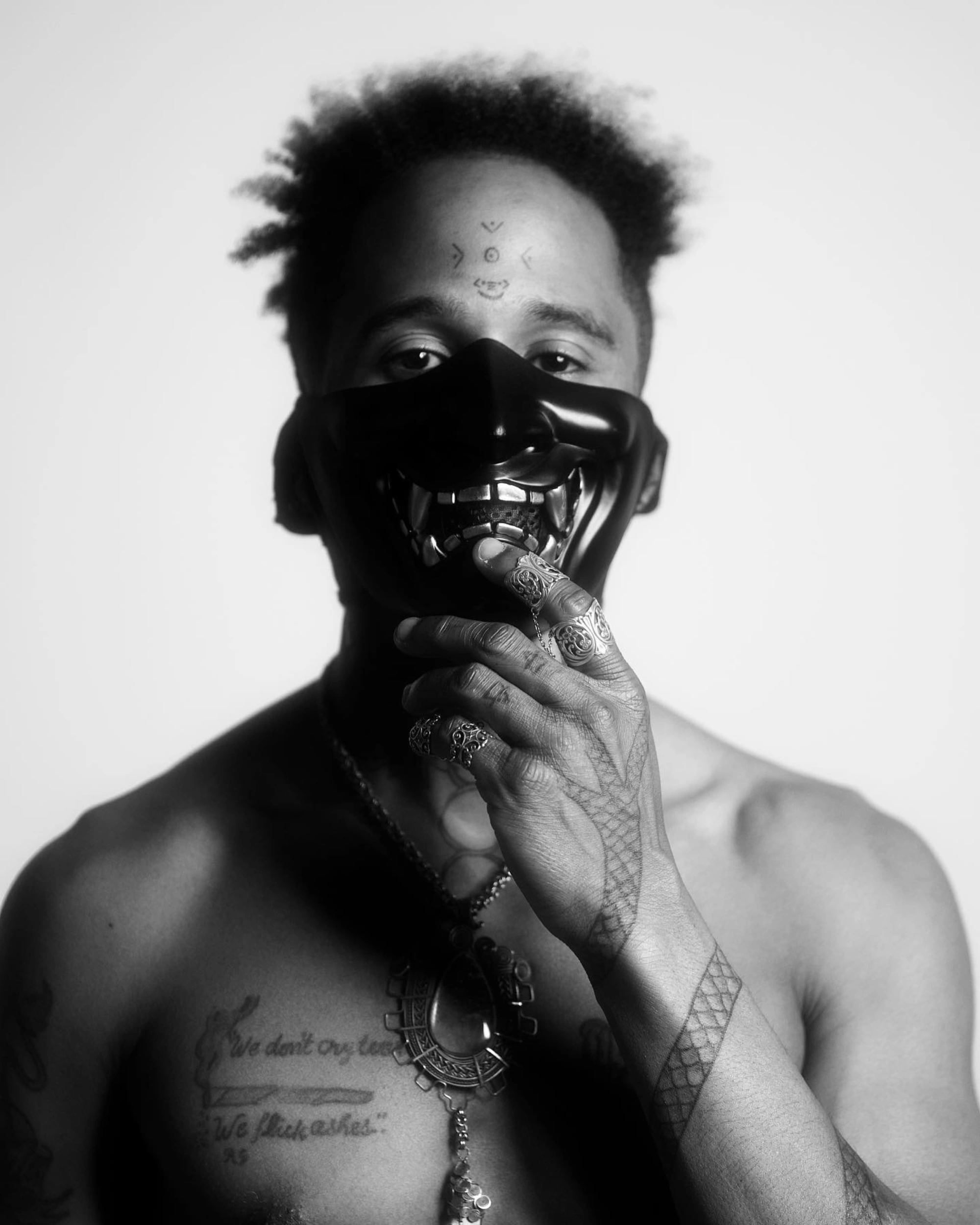 øLu AnuAkin — mask portrait